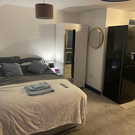 Lovely Studio Apartment Located In Бірмінгем Екстер'єр фото